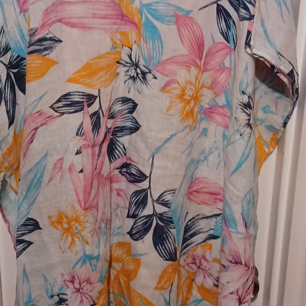 Ladies Top - Picture 2 of 5